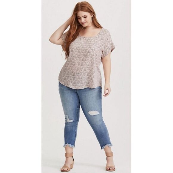 Torrid Geo Print Split Back Georgette Top Size 10 - Picture 2 of 9